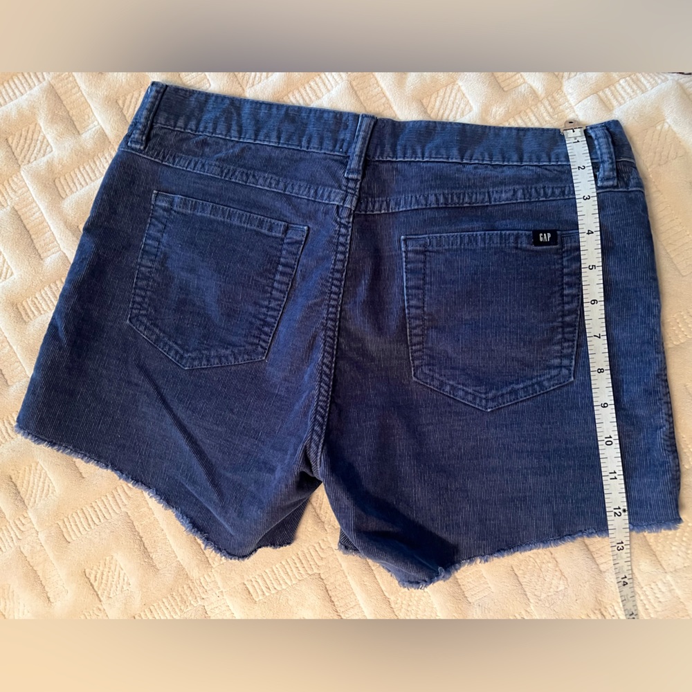 Women’s Gap size 4 (27”) navy blue cut off frayed hem corduroy shorts - Picture 2 of 7